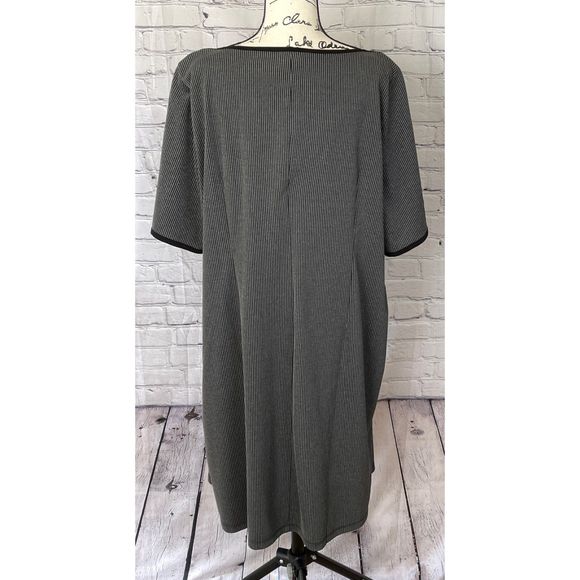 Avenue Women’s Pinstripe Sheath Dress (Size 26/28) - Picture 4 of 9